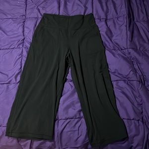 Lululemon black crop pants